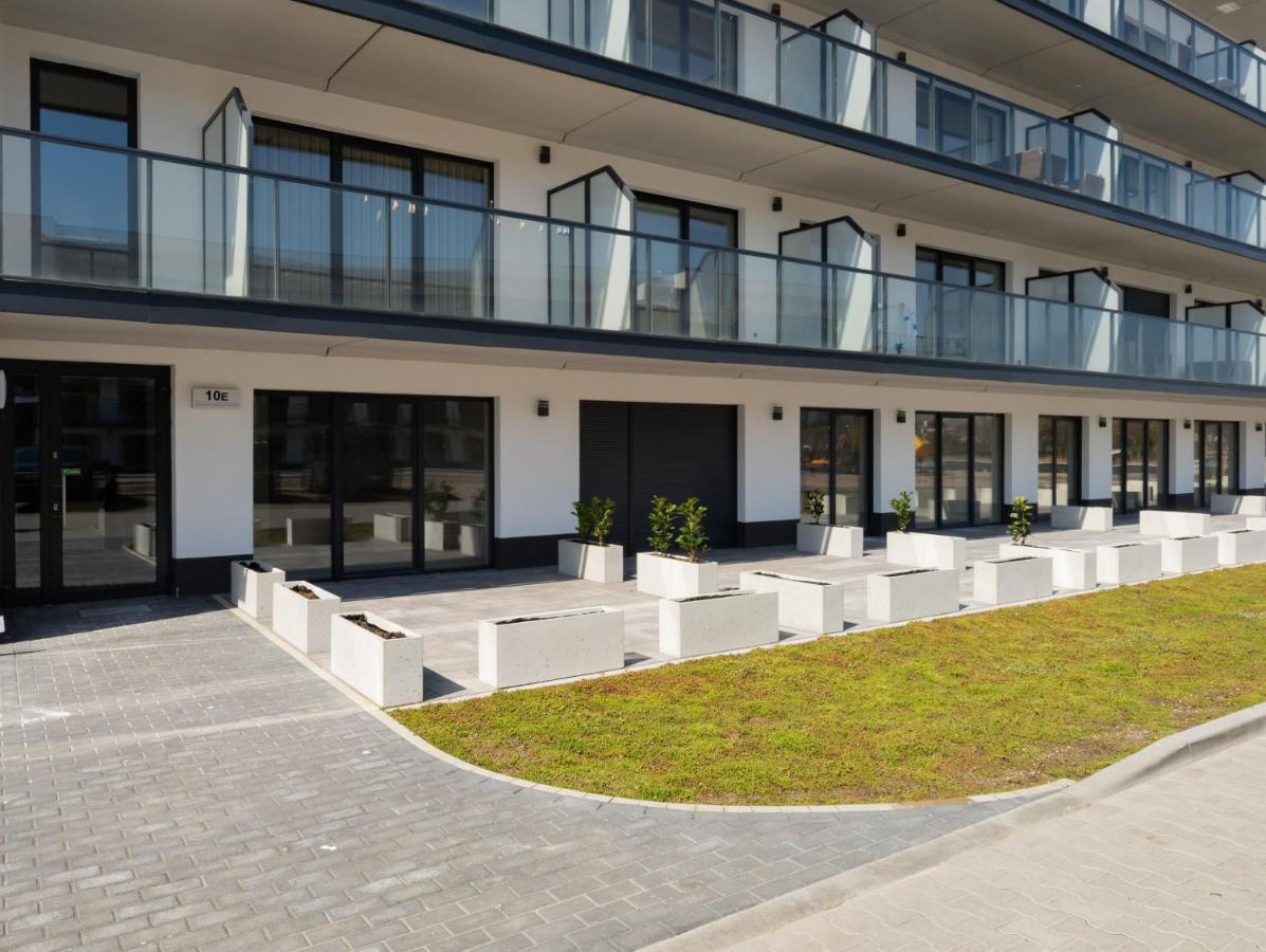 Wellness & Riverfront With Parking By Renters Apartment Dziwnow