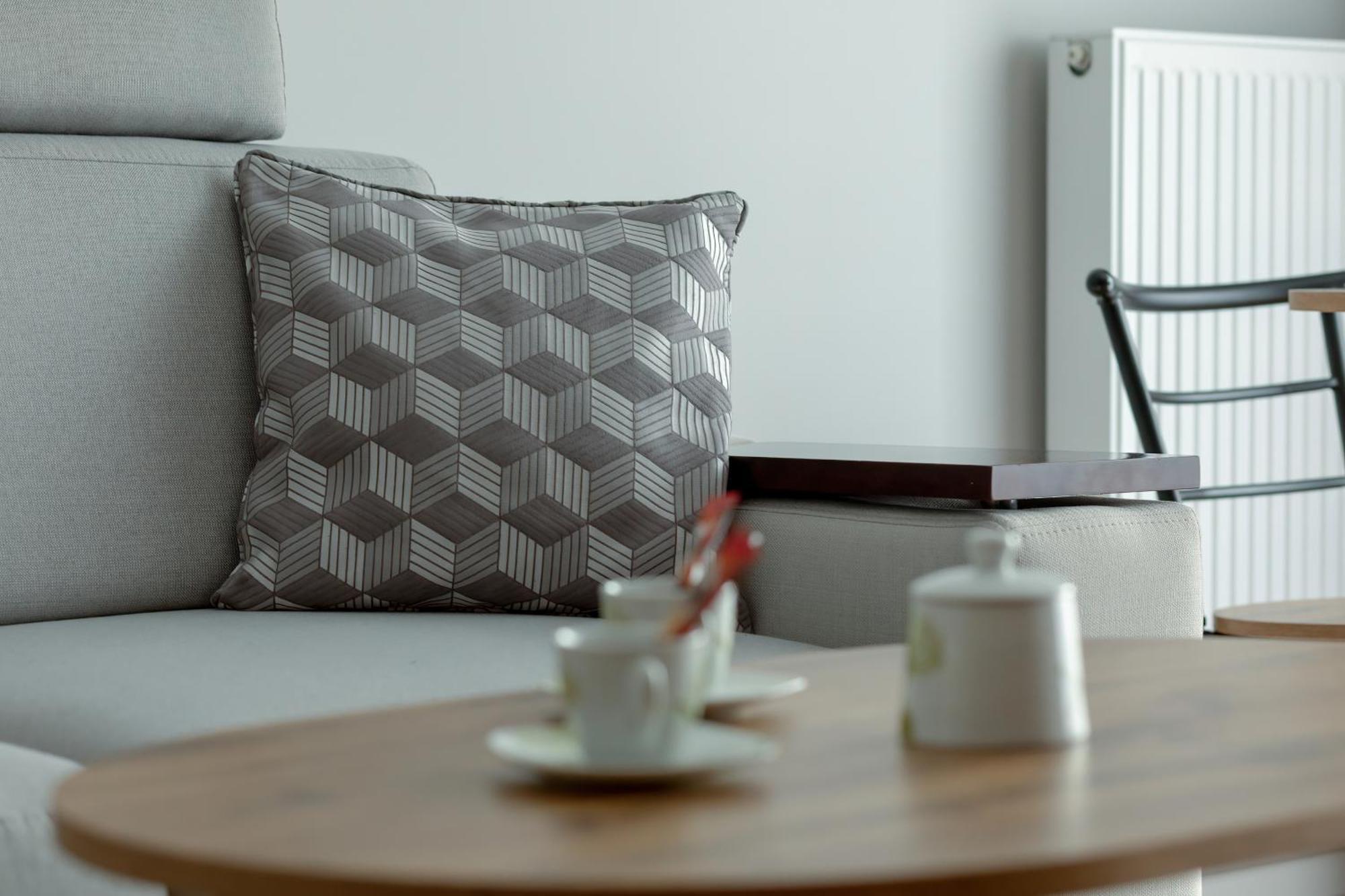 Wellness & Riverfront With Parking By Renters *