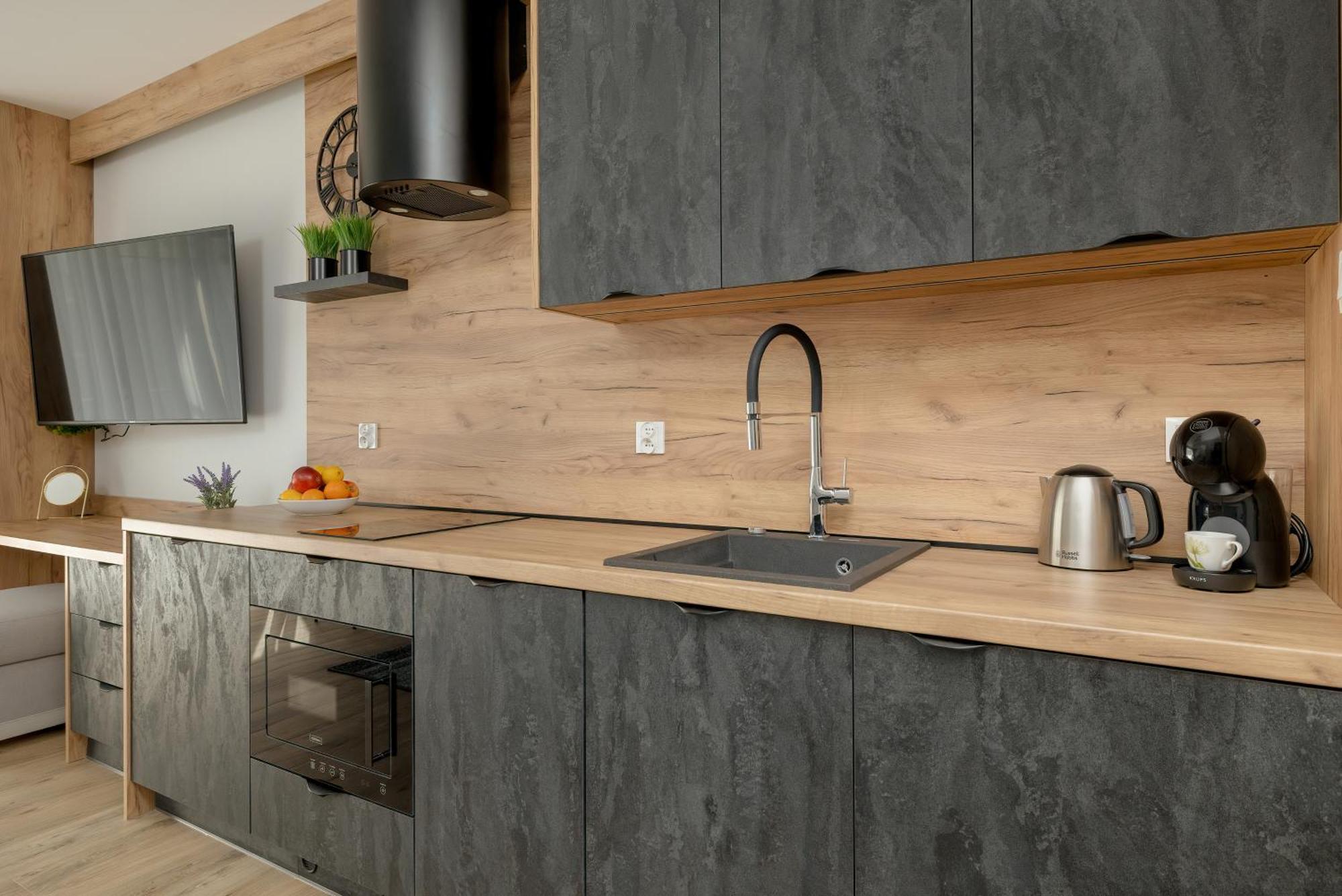 Wellness & Riverfront With Parking By Renters Apartament *