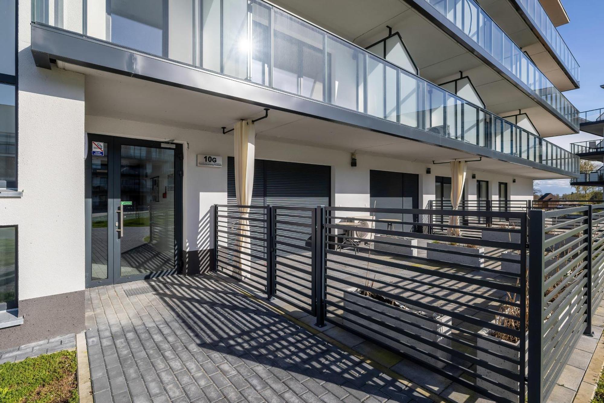 Wellness & Riverfront With Parking By Renters Apartment *