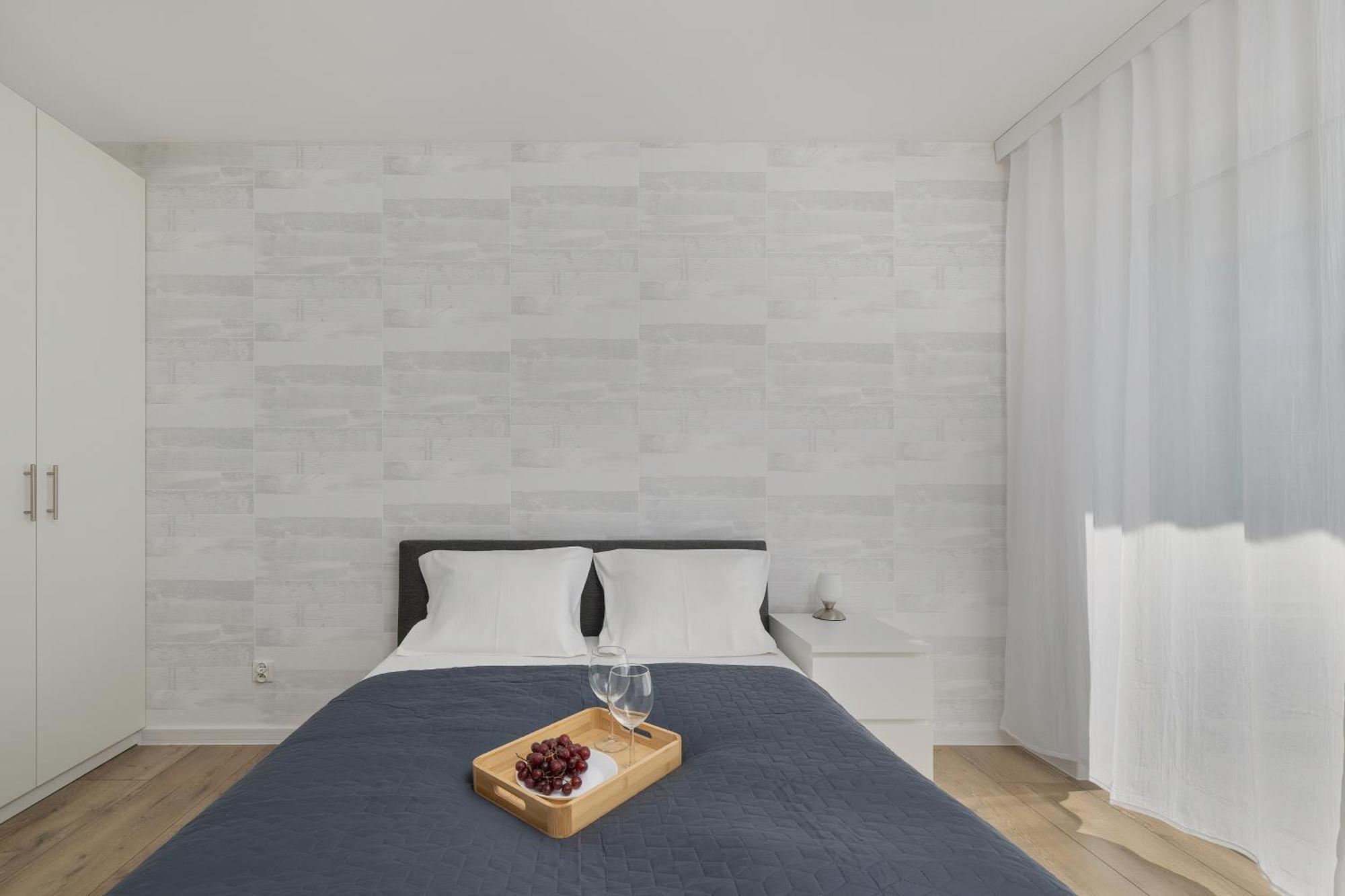 Wellness & Riverfront With Parking By Renters Apartament *