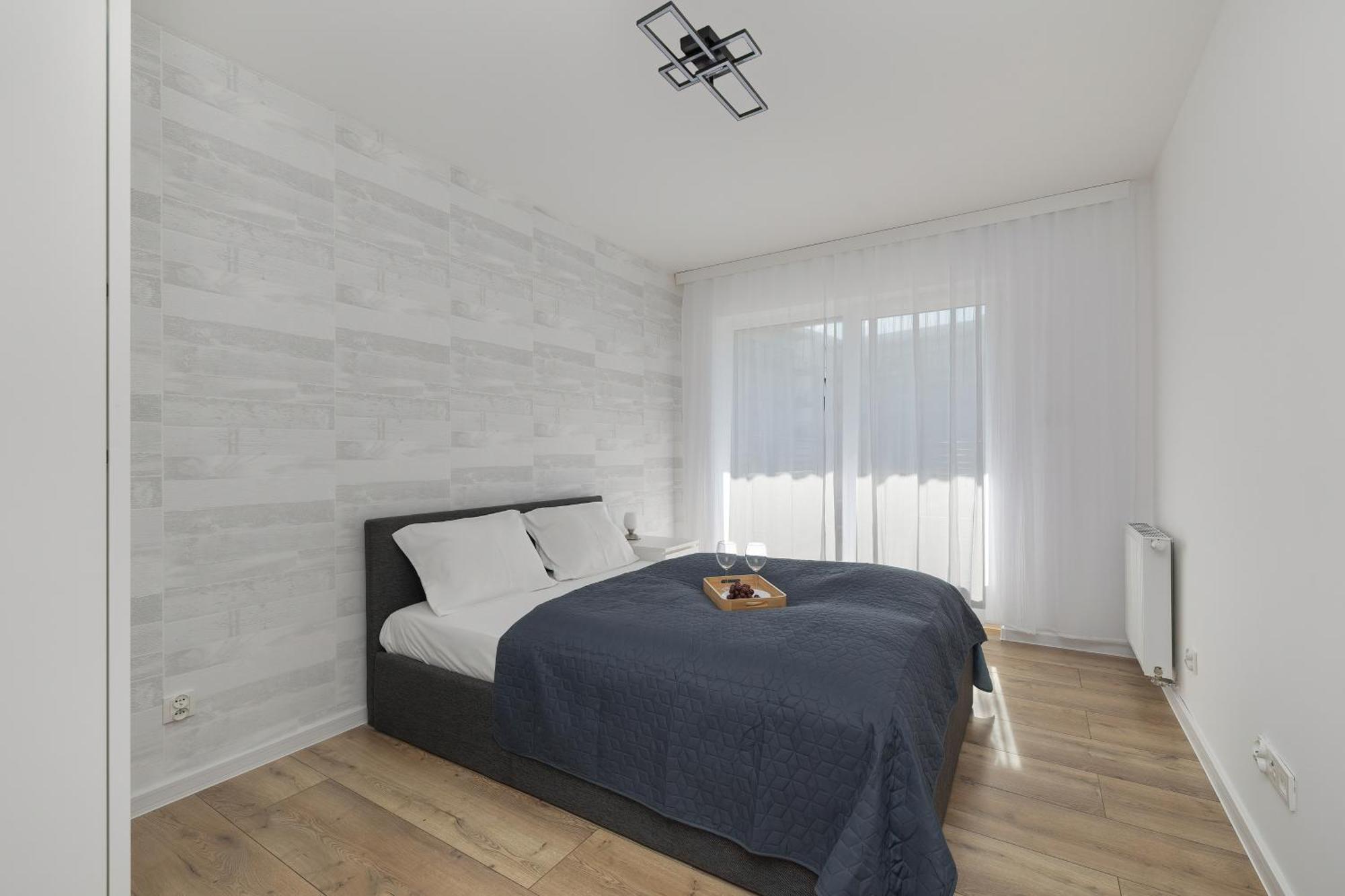Wellness & Riverfront With Parking By Renters Apartment