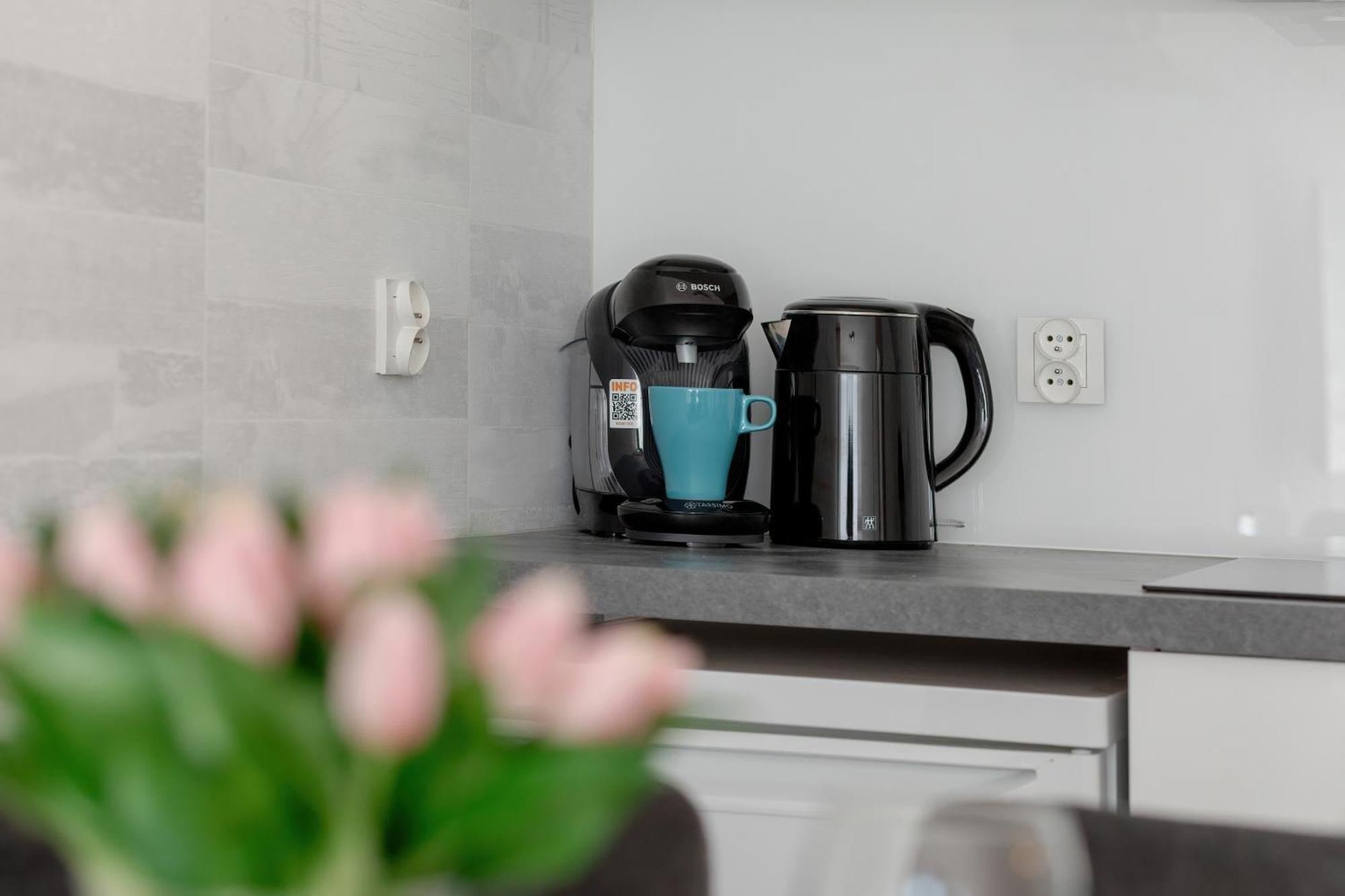 Wellness & Riverfront With Parking By Renters Apartment *