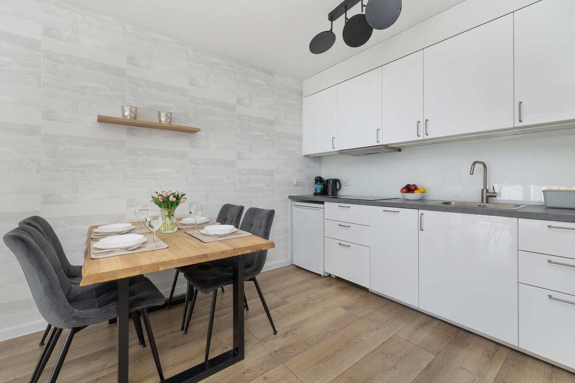 Wellness & Riverfront With Parking By Renters Apartament