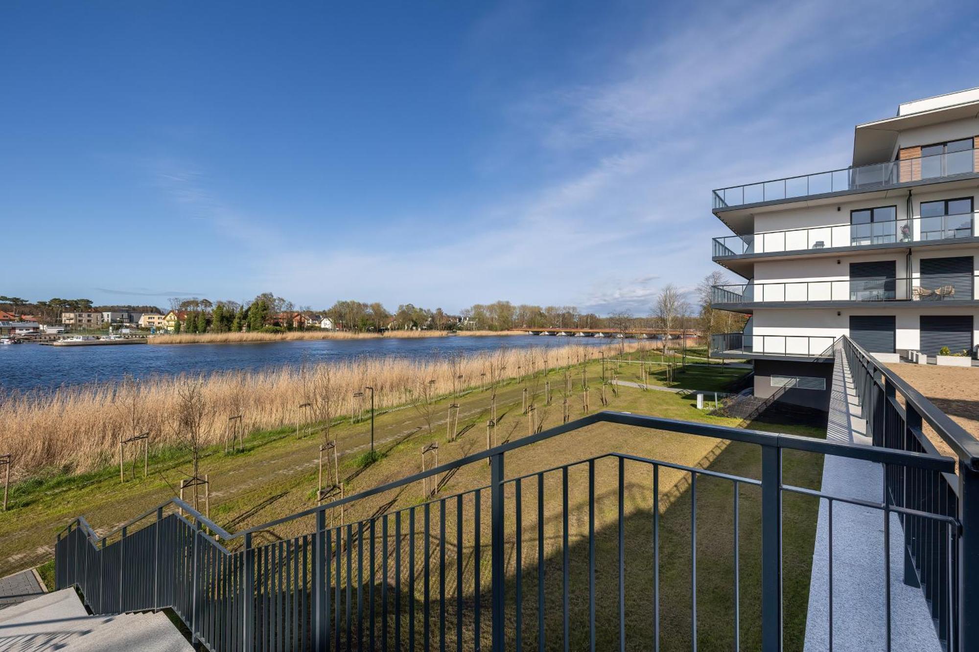 Apartment Wellness & Riverfront With Parking By Renters Dziwnow