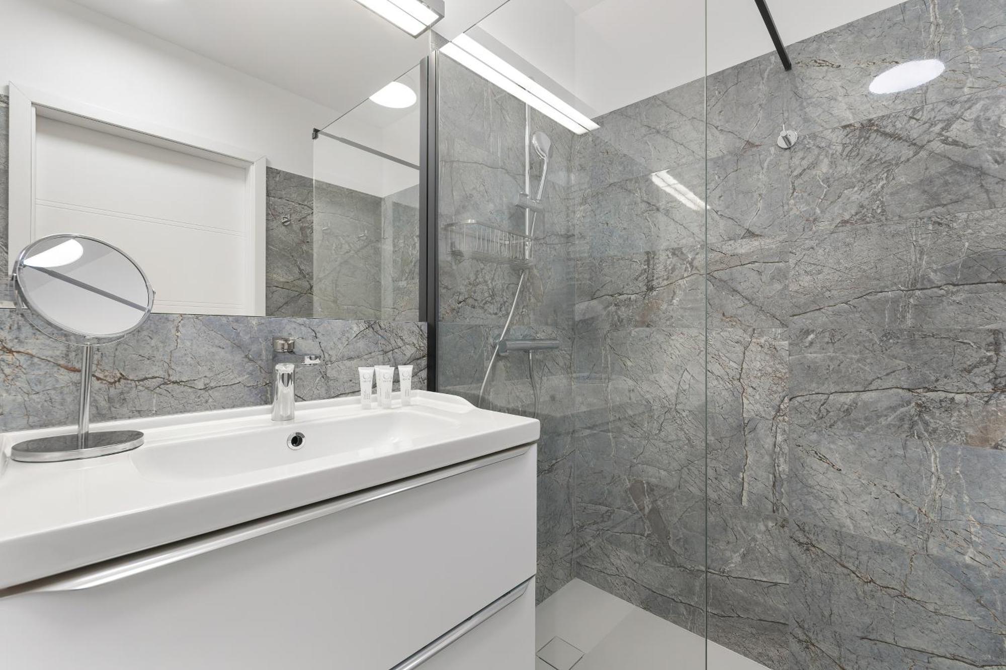 Wellness & Riverfront With Parking By Renters *