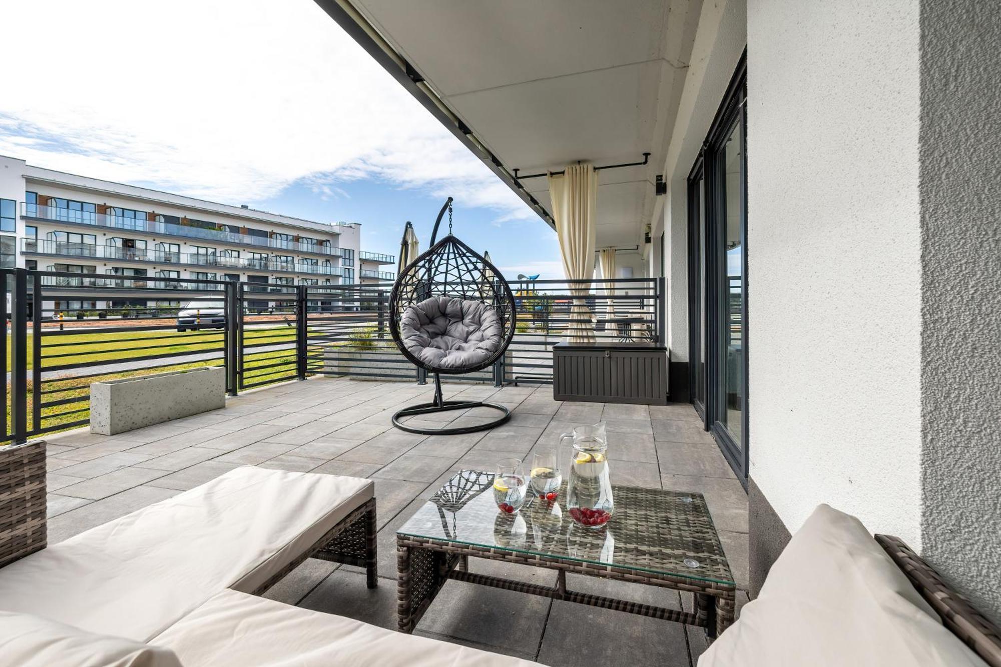 Wellness & Riverfront With Parking By Renters Apartment Dziwnow